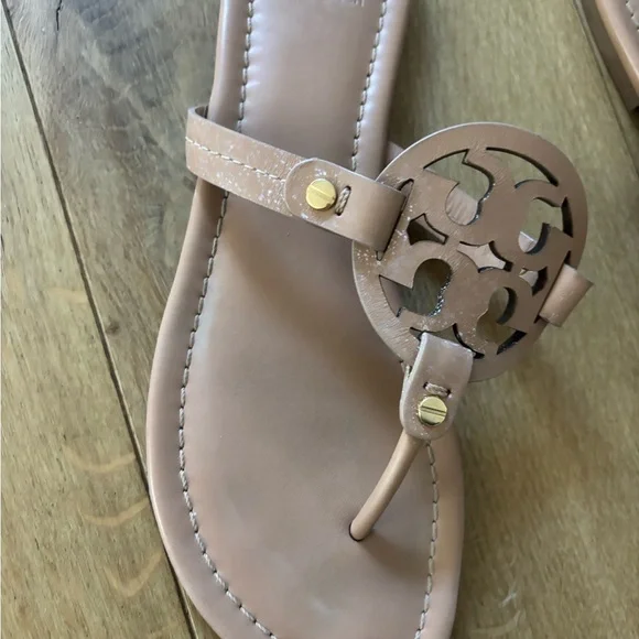 Tory Burch Tan Sandals - Picture 4 of 10